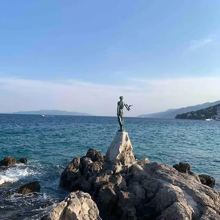 With Sea View Between Opatija And Apartamento Rijeka