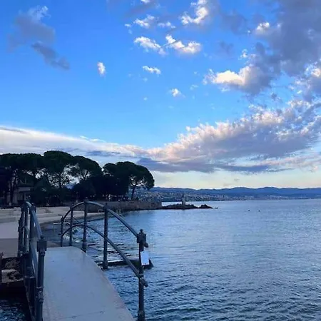With Sea View Between Opatija And Apartamento *