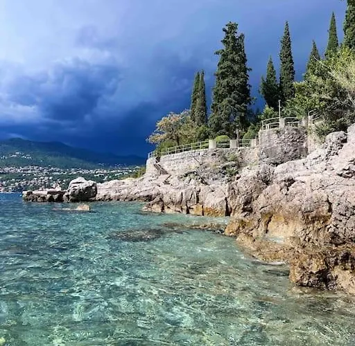 With Sea View Between Opatija And Appartamento Fiume