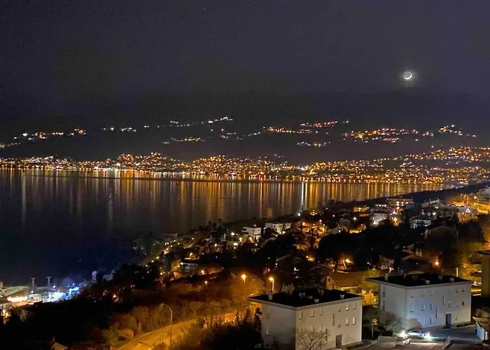 With Sea View Between Opatija And Appartamento
