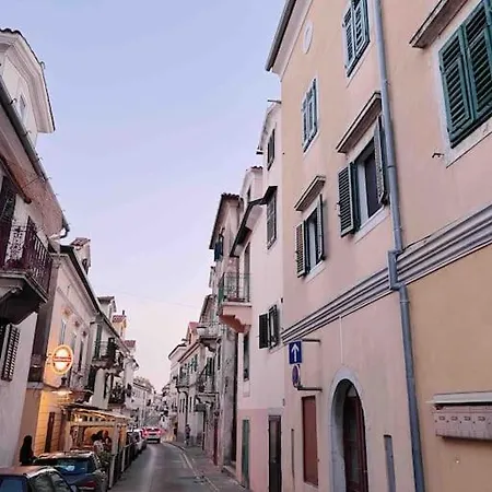 With Sea View Between Opatija And 里耶卡