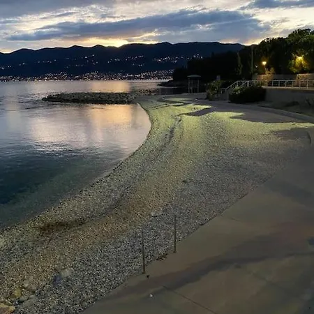 With Sea View Between Opatija And 里耶卡